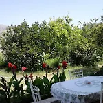 Makis Апартаменты *